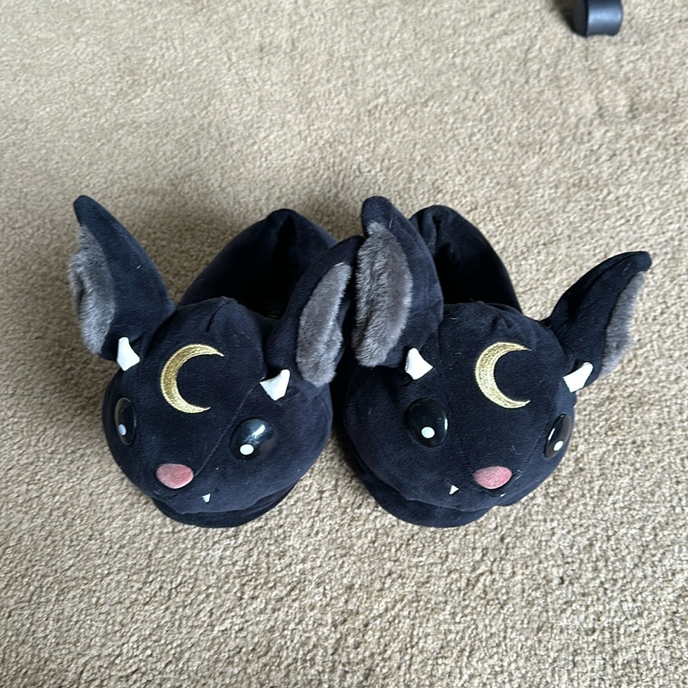 Nearly new Kreepture Bat Slippers